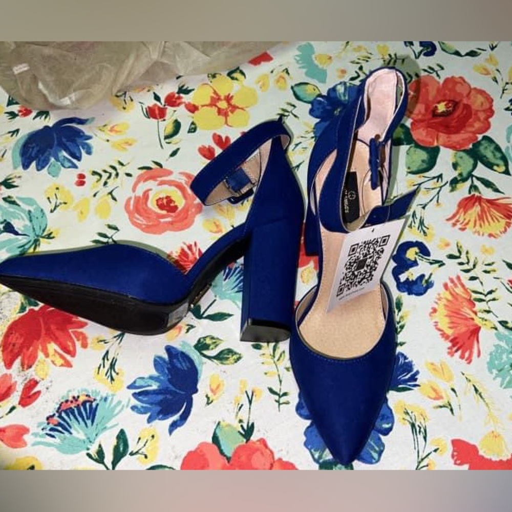 Royal blue velvet shoes